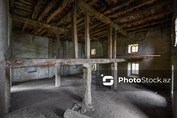 Şabran rayonunda yerləşən XlX əsrə aid Ləcədi kənd məscidi