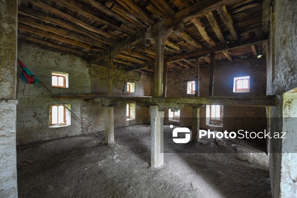 Şabran rayonunda yerləşən XlX əsrə aid Ləcədi kənd məscidi