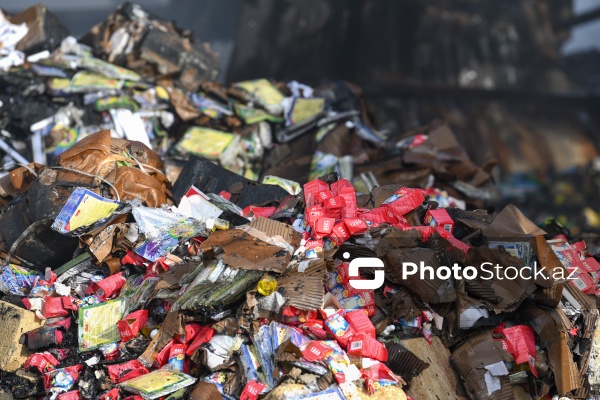 “Sədərək” ticarət mərkəzindəki yanğın məhdudlaşdırılıb