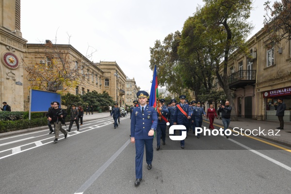 Şəhidlər xiyabanından başlayan Zəfər Günü yürüşü
