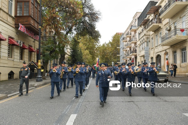 Şəhidlər xiyabanından başlayan Zəfər Günü yürüşü