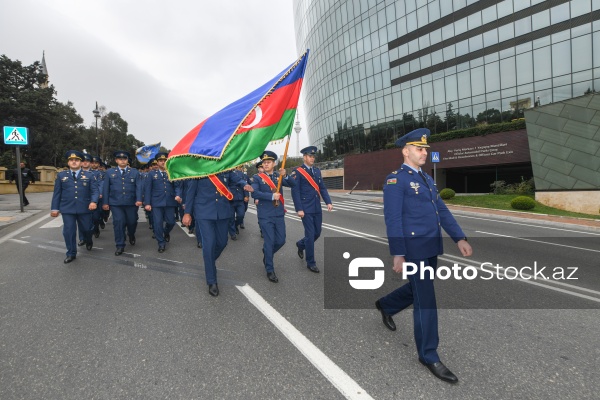Şəhidlər xiyabanından başlayan Zəfər Günü yürüşü