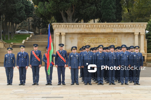 Şəhidlər xiyabanından başlayan Zəfər Günü yürüşü