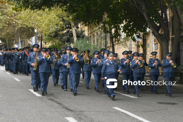 Şəhidlər xiyabanından başlayan Zəfər Günü yürüşü