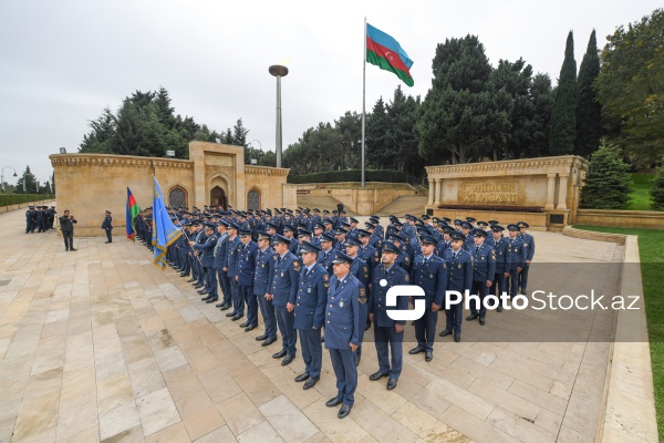 Şəhidlər xiyabanından başlayan Zəfər Günü yürüşü