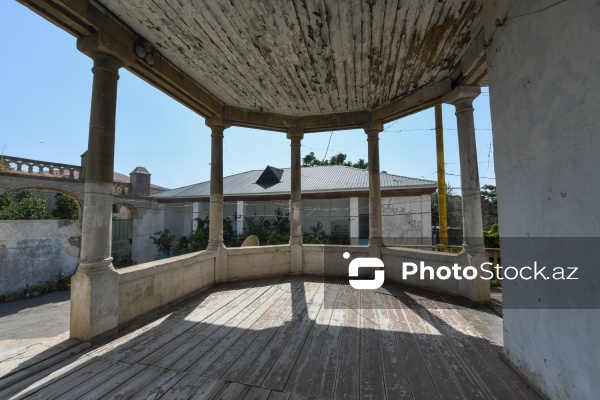 Şəmsi Əsədullayevin Mərdəkandakı bağ evi