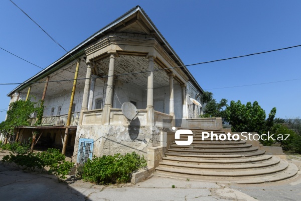 Şəmsi Əsədullayevin Mərdəkandakı bağ evi