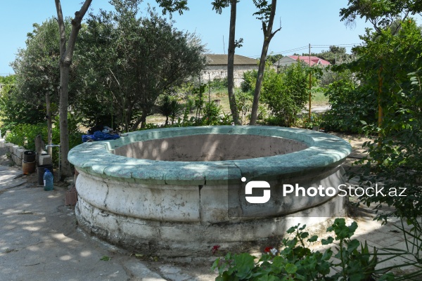 Şəmsi Əsədullayevin Mərdəkandakı bağ evi
