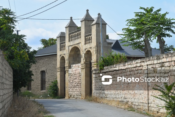 Şəmsi Əsədullayevin Mərdəkandakı bağ evi