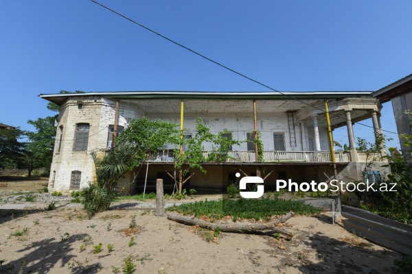 Şəmsi Əsədullayevin Mərdəkandakı bağ evi