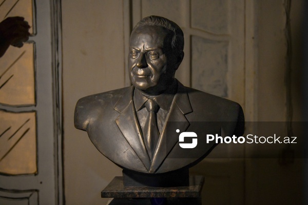 Sənətkar ailəsində yetişən heykəltəraş Güntay Hüseynli