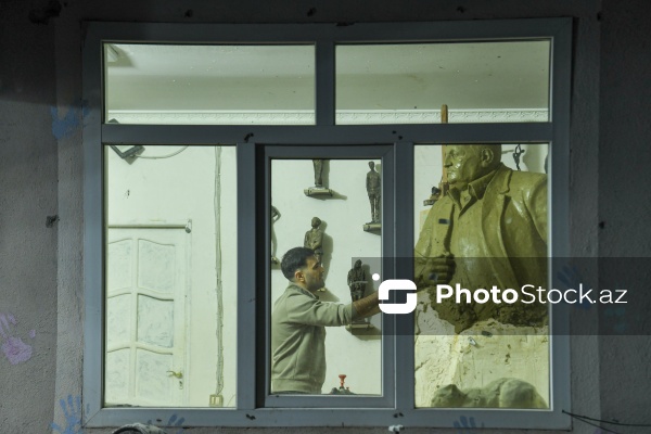 Sənətkar ailəsində yetişən heykəltəraş Güntay Hüseynli