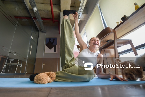 Yana Miroşnikova - Yoqa müəllimi