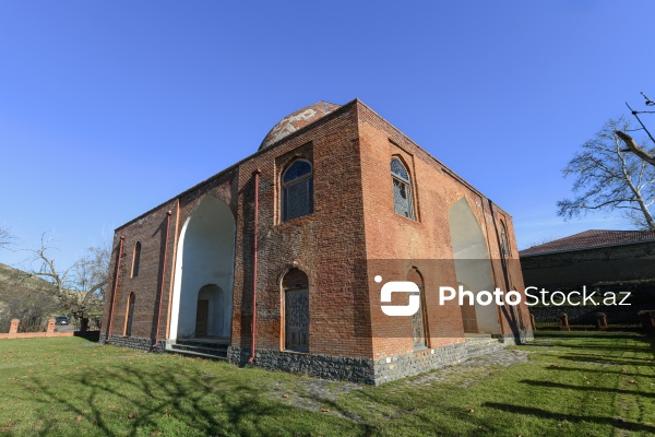 Beş yüz ilə yaxın tarixi olan Şeyx Cüneyd türbəsi