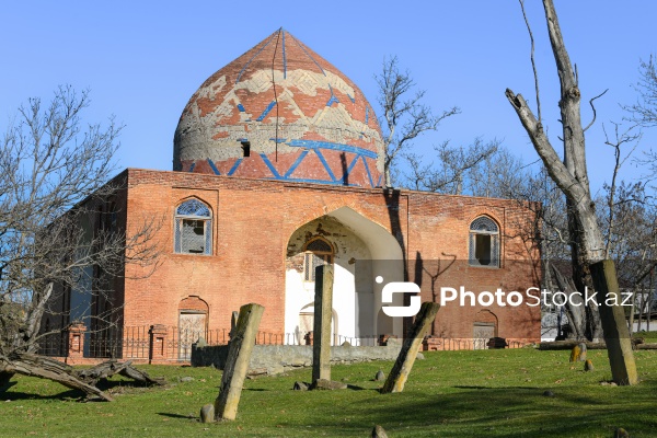 Beş yüz ilə yaxın tarixi olan Şeyx Cüneyd türbəsi