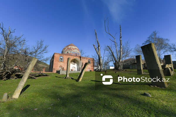 Beş yüz ilə yaxın tarixi olan Şeyx Cüneyd türbəsi