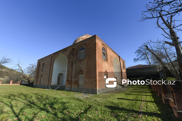 Beş yüz ilə yaxın tarixi olan Şeyx Cüneyd türbəsi