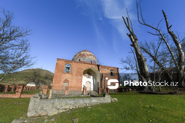Beş yüz ilə yaxın tarixi olan Şeyx Cüneyd türbəsi