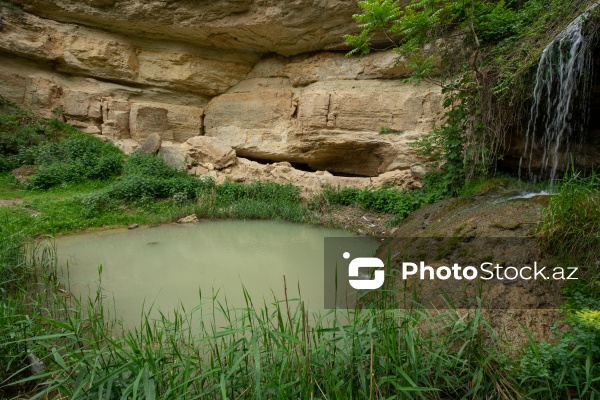 Qobustan rayonunda yerləşən Sündü şəlaləsi