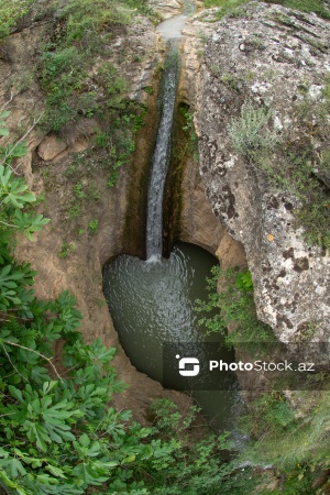 Qobustan rayonunda yerləşən Sündü şəlaləsi