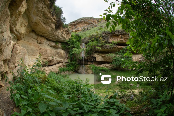 Qobustan rayonunda yerləşən Sündü şəlaləsi