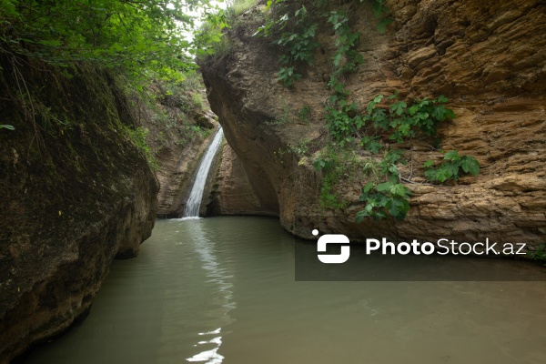 Qobustan rayonunda yerləşən Sündü şəlaləsi