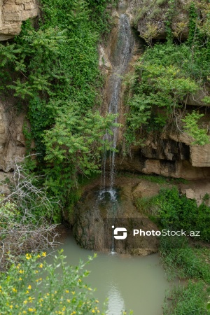 Qobustan rayonunda yerləşən Sündü şəlaləsi