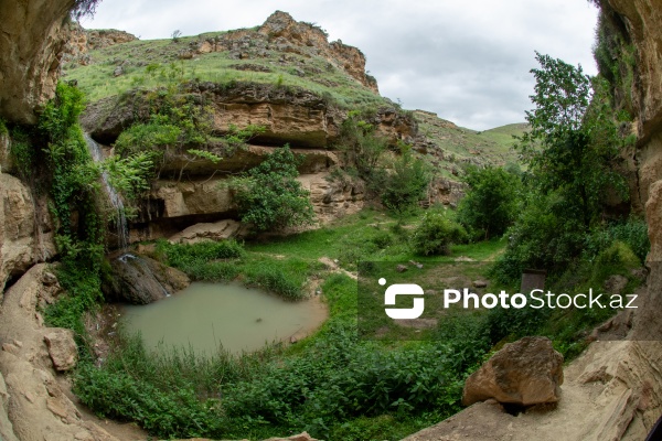 Qobustan rayonunda yerləşən Sündü şəlaləsi