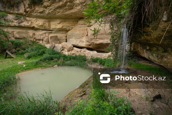 Qobustan rayonunda yerləşən Sündü şəlaləsi