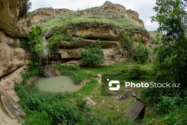 Qobustan rayonunda yerləşən Sündü şəlaləsi