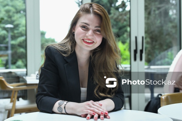 Skripkaçı Zərifə Alxazova