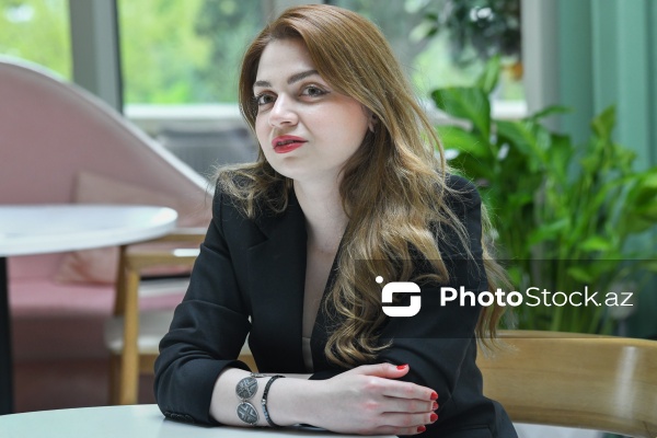 Skripkaçı Zərifə Alxazova