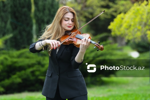 Skripkaçı Zərifə Alxazova