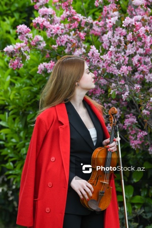 Skripkaçı Zərifə Alxazova