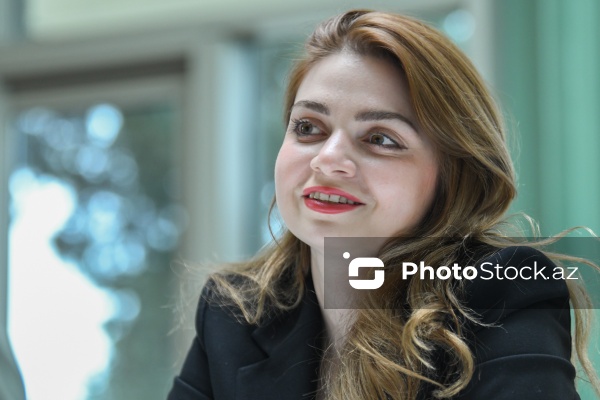 Skripkaçı Zərifə Alxazova