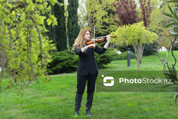 Skripkaçı Zərifə Alxazova