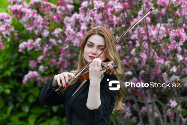 Skripkaçı Zərifə Alxazova