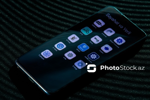 Sosial şəbəkələrin və mobil tətbiqlərin loqoları