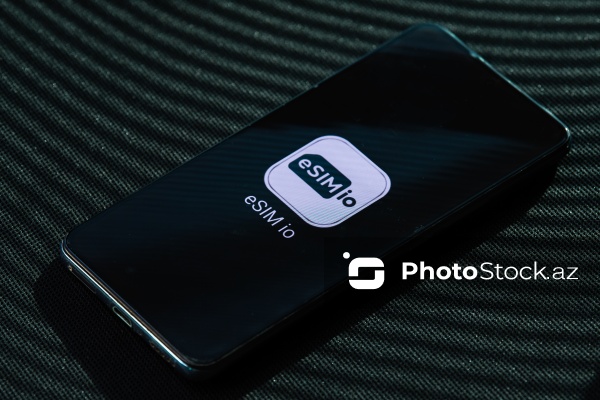 "eSIM io" mobil tətbiqi