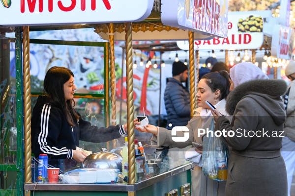 “Soyuq əllər, isti ürək” xeyriyyə yarmarkası fəaliyyətə başlayıb