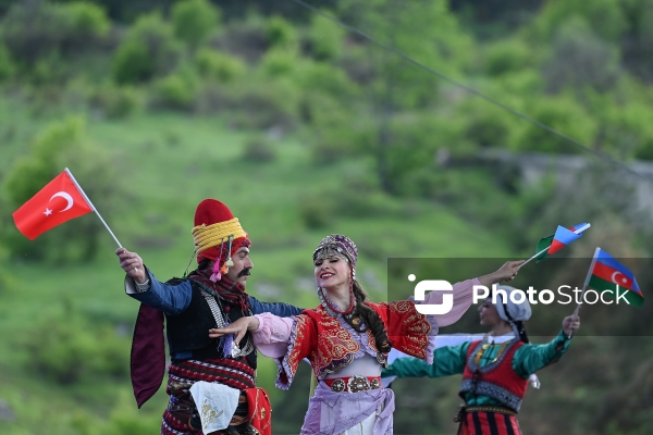 V “Xarıbülbül” Beynəlxalq Folklor Festivalı