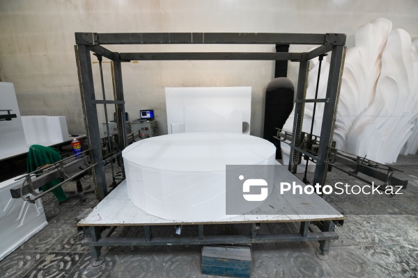 Rəngarəng və fərqli dizaynlı strafor kəsimləri