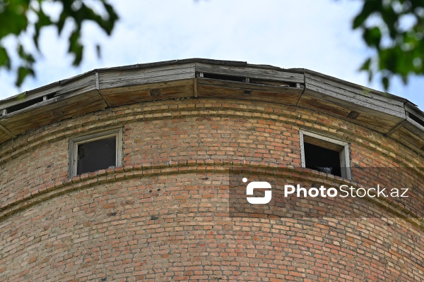 Səngəçalda yerləşən qədim su qülləsi