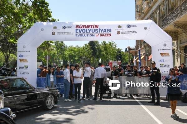 "Sürətin evolyusiyası" layihəsi çərçivəsində keçirilən klassik avtomobillərin sərgisi