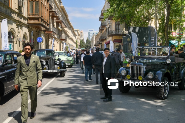 "Sürətin evolyusiyası" layihəsi çərçivəsində keçirilən klassik avtomobillərin sərgisi