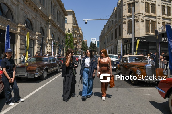 "Sürətin evolyusiyası" layihəsi çərçivəsində keçirilən klassik avtomobillərin sərgisi
