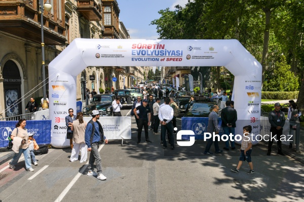 "Sürətin evolyusiyası" layihəsi çərçivəsində keçirilən klassik avtomobillərin sərgisi