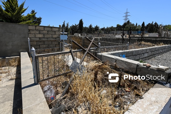 Şüvəlanda yerləşən və baxımsızlıqdan bərbad hala düşmüş xristian qəbiristanlığı