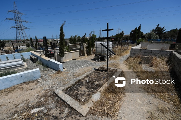 Şüvəlanda yerləşən və baxımsızlıqdan bərbad hala düşmüş xristian qəbiristanlığı