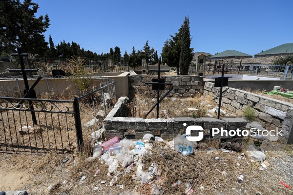 Şüvəlanda yerləşən və baxımsızlıqdan bərbad hala düşmüş xristian qəbiristanlığı